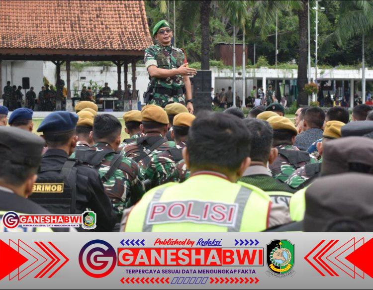 Dandim 0825 Banyuwangi Dampingi Danrem 083/Baladhika Jaya Apel Gelar Pasukan Pengamanan VVIP Kunjungan Wapres Dandim 0825 Banyuwangi Dampingi Danrem 083/Baladhika Jaya Apel Gelar Pasukan Pengamanan VVIP Kunjungan Wapres