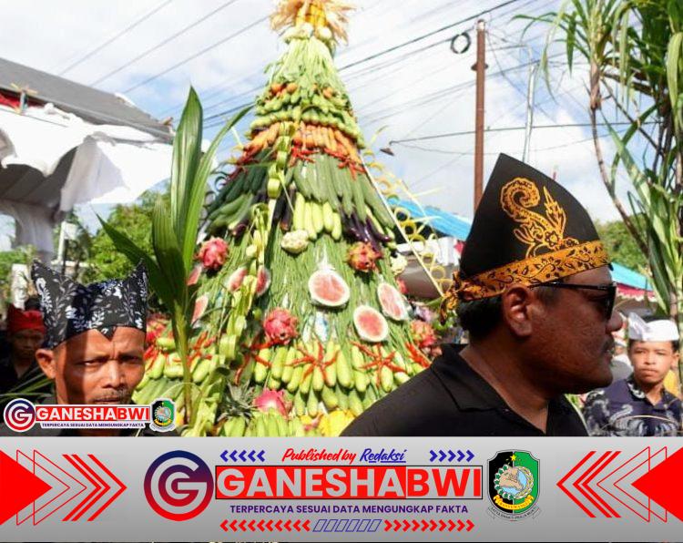 Festival Tumpeng dan Takir Sewu: Kearifan Lokal Masyarakat Kedawung Memperingati 1 Suro Festival Tumpeng dan Takir Sewu: Kearifan Lokal Masyarakat Kedawung Memperingati 1 Suro