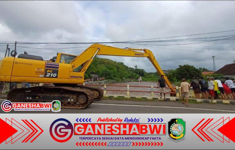 Hujan Deras Naikkan Debit Sungai, Pemkab Banyuwangi Siagakan Alat Berat dan Petugas 24 Jam