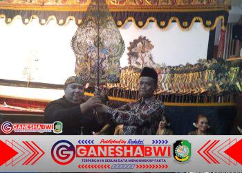 Bersih Desa Grebek Suro, Desa Tegaldlimo Meriahkan Muharram dengan Wayang Kulit