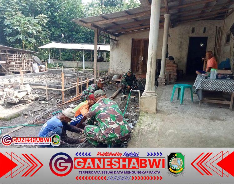 Sinergi Babinsa dan Warga, Pasang Besi untuk Pengecoran Rutilahu di Siliragung