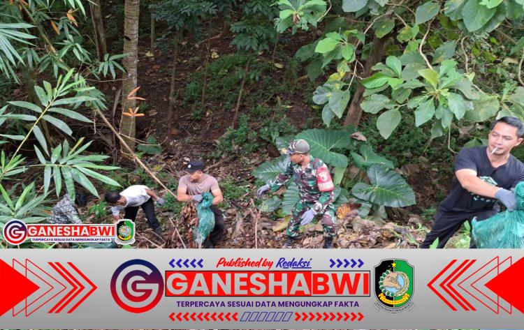 Babinsa Genteng Wetan Aktif Bersama Sungai Watch Bersihkan Sungai, Wujudkan Lingkungan Sehat