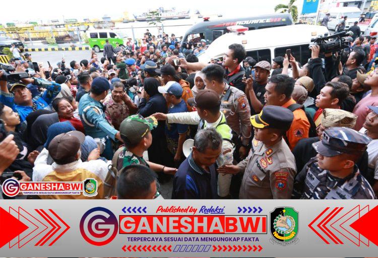 30 Penumpang KMP Tunu Pratama Jaya Selamat, 21 Orang Sudah Dipulangkan ke Keluarga di Banyuwangi 30 Penumpang KMP Tunu Pratama Jaya Selamat, 21 Orang Sudah Dipulangkan ke Keluarga di Banyuwangi