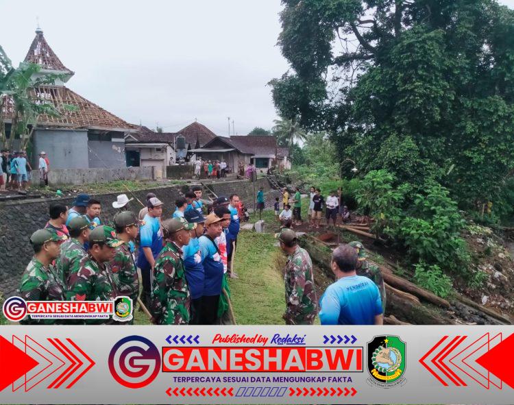 Kodim 0825/Banyuwangi Gelar Karya Bakti Bersihkan Saluran Irigasi Kaliweni