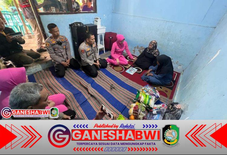 Kapolresta Banyuwangi dan Ketua Bhayangkari Kunjungi Rumah Korban KMP Tunu Pratama, Serahkan Santunan dan Dukungan Moril Kapolresta Banyuwangi dan Ketua Bhayangkari Kunjungi Rumah Korban KMP Tunu Pratama, Serahkan Santunan dan Dukungan Moril