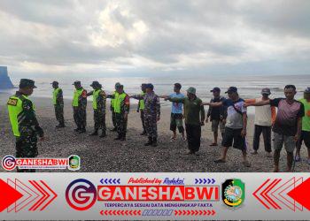 Sinergitas TNI, Polri, dan Warga Lanjutkan Pencarian Hari Ketiga Korban KMP Tunu Pratama Jaya