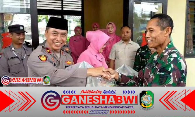 Koramil Genteng Beri Kejutan Tumpeng HUT Bhayangkara ke-79, Perkuat Sinergi TNI-Polri Koramil Genteng Beri Kejutan Tumpeng HUT Bhayangkara ke-79, Perkuat Sinergi TNI-Polri