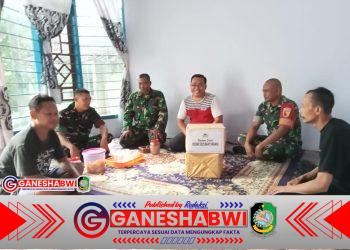 Danramil 0825/07 Cluring Salurkan Santunan untuk Keluarga Korban KMP Tunu Pratama Jaya di Desa Tampo