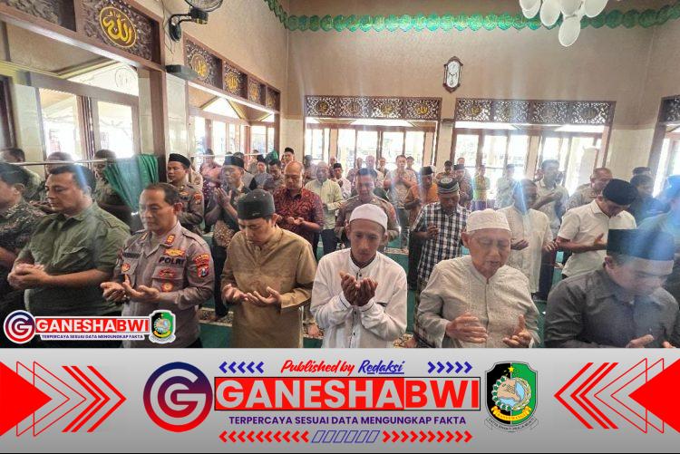 Polresta Banyuwangi Gelar Salat Gaib, Doakan Korban KMP Tunu Pratama Jaya Tenggelam Polresta Banyuwangi Gelar Salat Gaib, Doakan Korban KMP Tunu Pratama Jaya Tenggelam