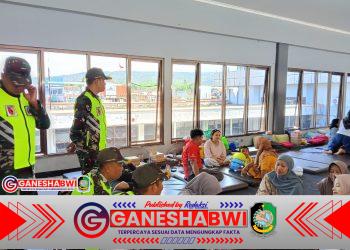 Babinsa Kodim 0825/Banyuwangi Beri Dukungan Moril untuk Keluarga Korban KMP Tunu Pratama Jaya