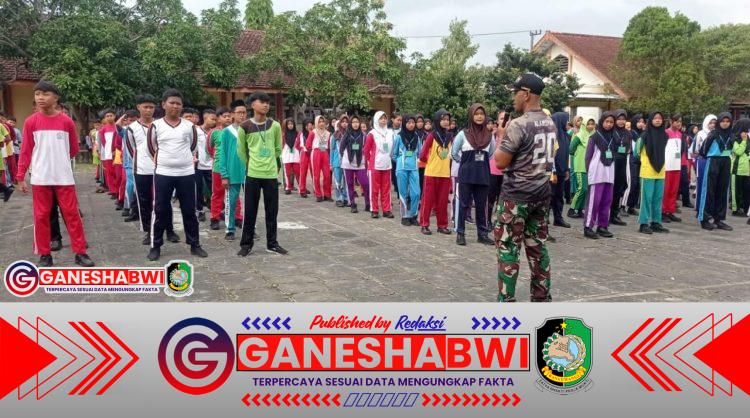 Babinsa Muncar Latih Bela Negara dan Disiplin Siswa Baru SMPN 1 Muncar