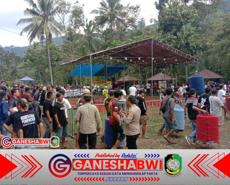 Kapolresta Banyuwangi dan Kasdim 0825 Kompak Buka Lomba Kicau Mania Kapolresta Cup 2025 di Kalibaru Kapolresta Banyuwangi dan Kasdim 0825 Kompak Buka Lomba Kicau Mania Kapolresta Cup 2025 di Kalibaru