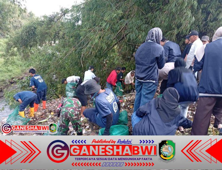 Babinsa Genteng Kulon Turut Gerakkan Aksi Bersih Sungai Bersama Sungai Watch Babinsa Genteng Kulon Turut Gerakkan Aksi Bersih Sungai Bersama Sungai Watch