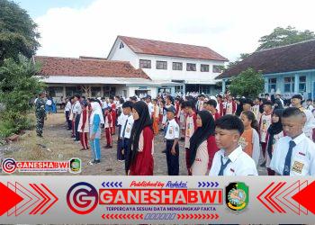 Babinsa Koramil 0825/01 Banyuwangi Beri Wasbang dan Pelatihan PBB pada MPLS SMPN 5 Banyuwangi