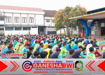 Babinsa Cluring Berikan Wawasan Kebangsaan Saat MPLS di SMK 17 Agustus