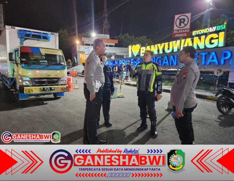 Polresta Banyuwangi Terjunkan Personel Atasi Kepadatan di Pelabuhan Ketapang