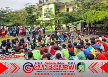 Babinsa Koramil Songgon Latih 413 Siswa Baru SMK Nurut Taqwa dengan Materi Wasbang dan PBB