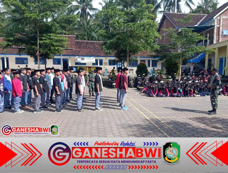Babinsa Koramil Kalipuro Latih PBB Siswa MA Ibrahimi, Tanamkan Disiplin dan Jiwa Nasionalisme