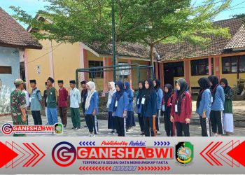 Babinsa Songgon Latih PBB dan Wasbang Siswa Baru MA Al Fatah Sragi