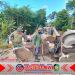 Babinsa dan Warga Angkut Material Pakai Angkong di Pra TMMD ke-125 Siliragung Babinsa dan Warga Angkut Material Pakai Angkong di Pra TMMD ke-125 Siliragung