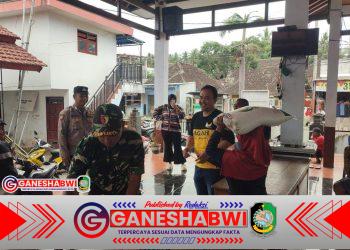 Babinsa Koramil Glagah Dampingi Penyaluran 3.222 Paket Bantuan Pangan untuk Warga