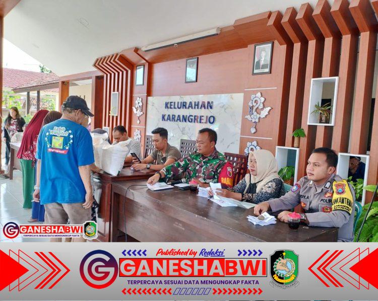 Babinsa Koramil 0825/01 Banyuwangi Dampingi Penyaluran 20 Kg Beras untuk Ratusan Warga