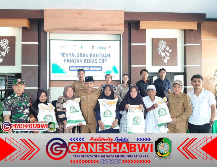 Babinsa Rogojampi Kawal Penyaluran 80 Ton Beras untuk 4.004 Warga Blimbingsari Babinsa Rogojampi Kawal Penyaluran 80 Ton Beras untuk 4.004 Warga Blimbingsari