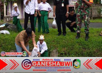Babinsa Kaliploso Dampingi MPLS dan Lepas 1.000 Bibit Ikan Lele di MI Miftahul Huda