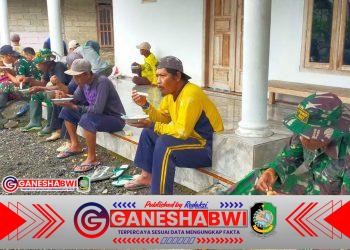 Makan Siang Bersama, Satgas TMMD dan Warga Seneporejo Wujudkan Kemanunggalan TNI-Rakyat