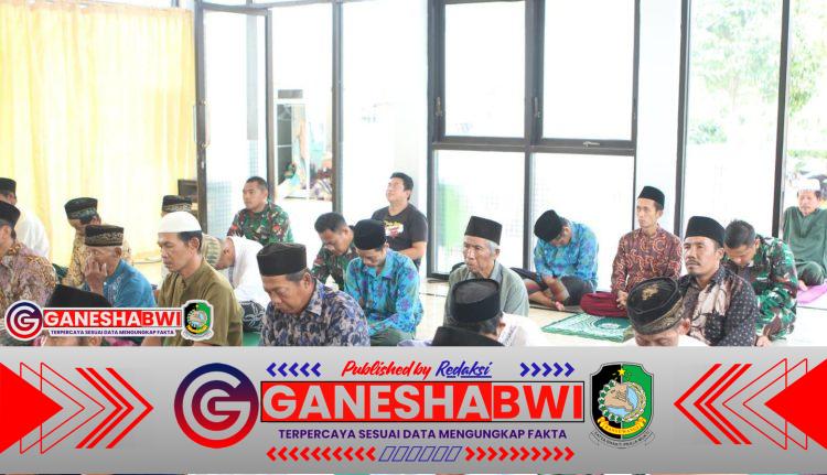 TMMD ke-125 Banyuwangi: Serka Suin Pimpin Sholat Jumat di Masjid Riyadlussholihin Kesilir TMMD ke-125 Banyuwangi: Serka Suin Pimpin Sholat Jumat di Masjid Riyadlussholihin Kesilir