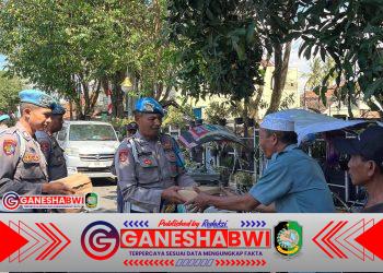 Polresta Banyuwangi Peduli, Bagikan Nasi Kotak untuk Warga