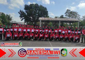 Anggota Koramil 0825/17 Muncar Latih Paskibra Jelang HUT ke-80 RI di Lapangan Untung Suropati
