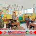 TNI Dampingi Pembagian Makanan Bergizi Gratis untuk Siswa SDN 2 Jambesari TNI Dampingi Pembagian Makanan Bergizi Gratis untuk Siswa SDN 2 Jambesari