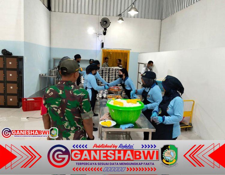 Babinsa Cluring Dampingi Distribusi Makanan Bergizi untuk 3.049 Siswa Babinsa Cluring Dampingi Distribusi Makanan Bergizi untuk 3.049 Siswa
