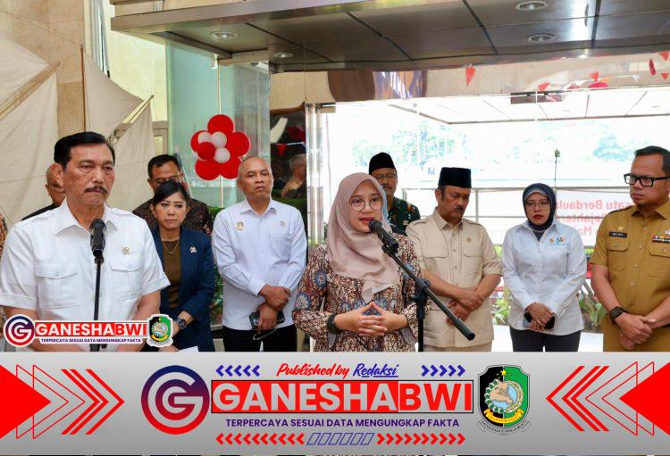 Banyuwangi Jadi Pilot Project Digitalisasi Bansos, Luhut Minta Ipuk Bagikan Pengalaman ke Daerah Lain Banyuwangi Jadi Pilot Project Digitalisasi Bansos, Luhut Minta Ipuk Bagikan Pengalaman ke Daerah Lain