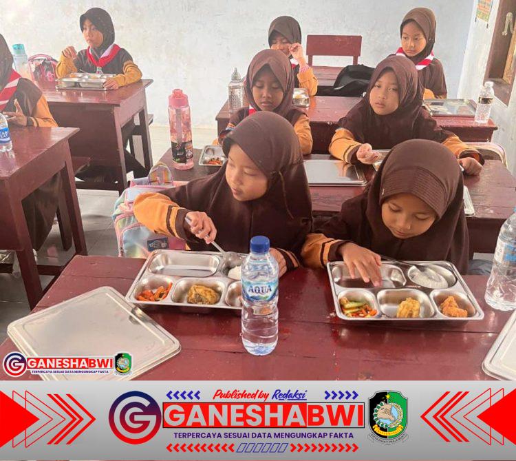 Uji Coba Program Makan Bergizi Gratis di Muncar Berjalan Lancar