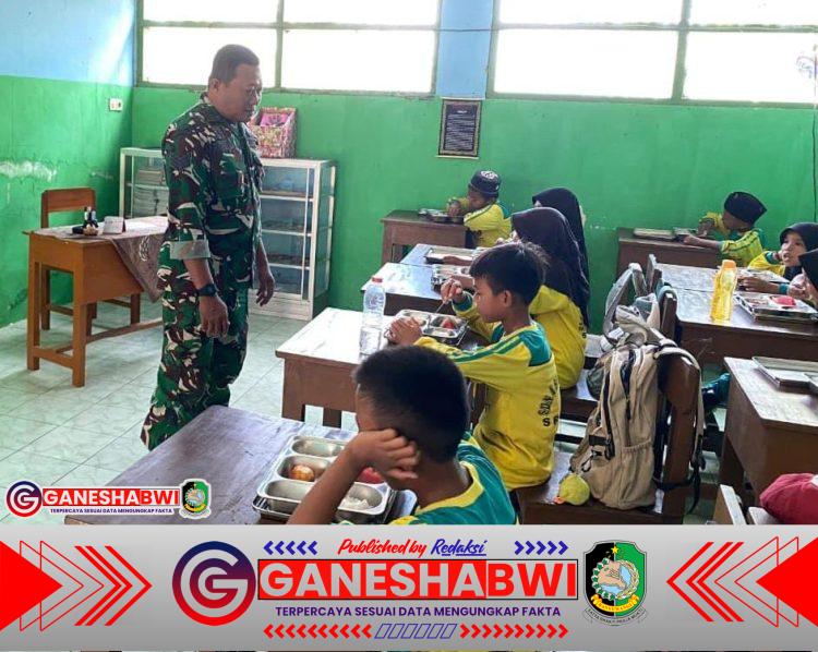 Program Makan Bergizi Gratis di Koramil 0825/08 Srono Berjalan Lancar, 1.534 Siswa Terima Manfaat Program Makan Bergizi Gratis di Koramil 0825/08 Srono Berjalan Lancar, 1.534 Siswa Terima Manfaat