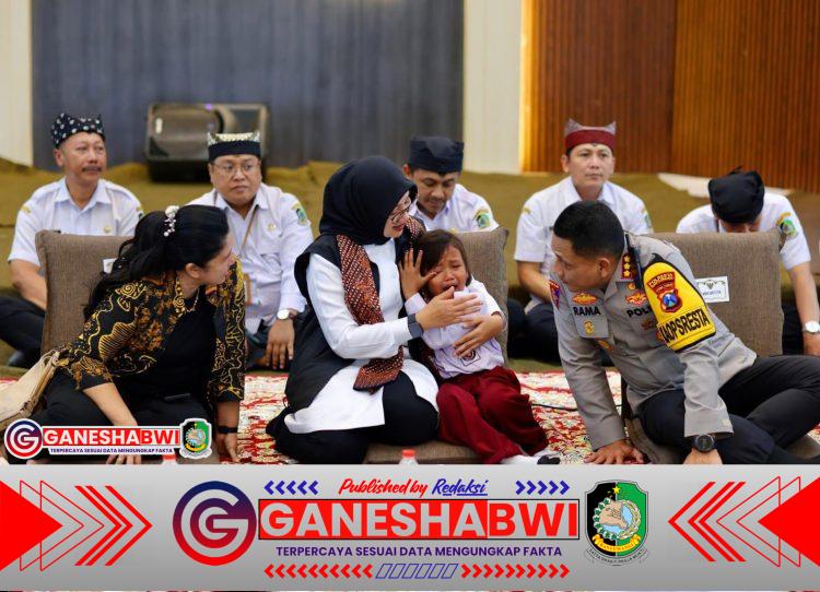 Siswa Sekolah Rakyat Banyuwangi Menangis Rindu Ibu, Dipeluk Bupati Ipuk Siswa Sekolah Rakyat Banyuwangi Menangis Rindu Ibu, Dipeluk Bupati Ipuk