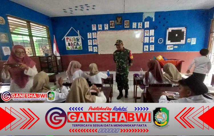 Babinsa Koramil 0825/20 Songgon Dampingi Distribusi Makanan Bergizi Gratis untuk 2.805 Siswa Babinsa Koramil 0825/20 Songgon Dampingi Distribusi Makanan Bergizi Gratis untuk 2.805 Siswa