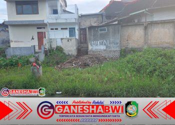 Warga Lingkungan Mengecam: Limbah Dibuang ke Sungai, Kandang Kambing Berdiri di Atas Aliran Air Warga Lingkungan Mengecam: Limbah Dibuang ke Sungai, Kandang Kambing Berdiri di Atas Aliran Air