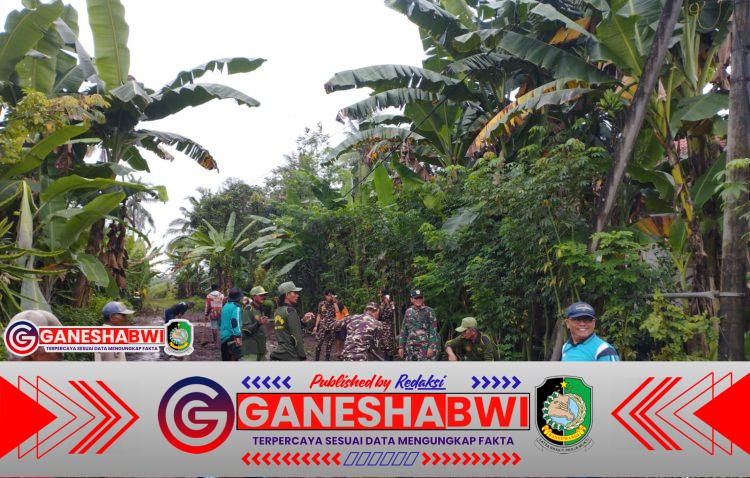 Babinsa Bersama Linmas, Banser, dan Warga Gelar Karya Bakti di Ringintelu Babinsa Bersama Linmas, Banser, dan Warga Gelar Karya Bakti di Ringintelu