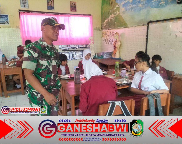 Babinsa Koramil 0825/01 Banyuwangi Kawal Distribusi Makanan Bergizi Gratis di Sekolah