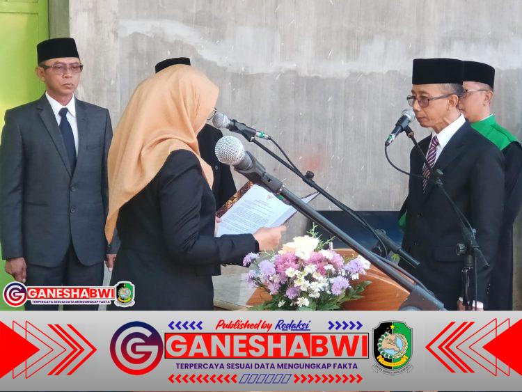 Bupati Banyuwangi Ipuk Fiestiandani Lantik Sekda Guntur Priambodo di TPS3R, Pesan ASN “Melayani, Bukan Dilayani” Bupati Banyuwangi Ipuk Fiestiandani Lantik Sekda Guntur Priambodo di TPS3R, Pesan ASN “Melayani, Bukan Dilayani”