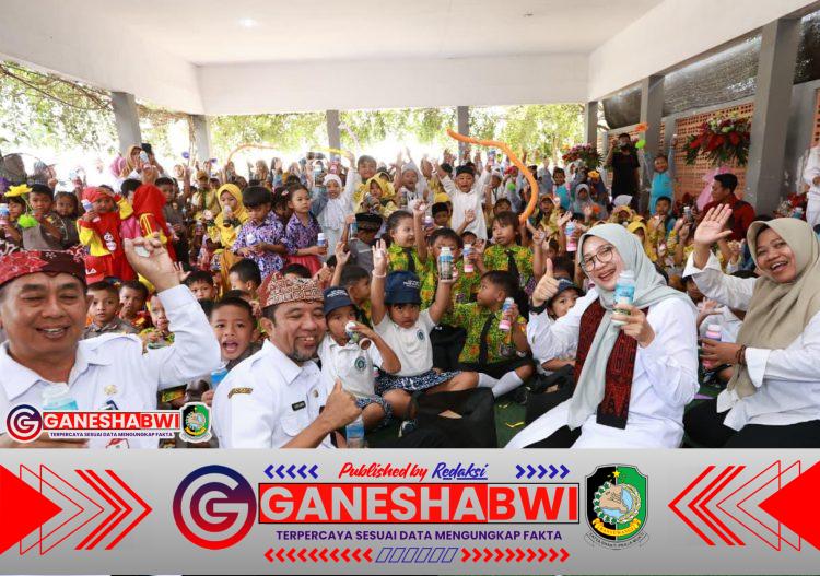 Bupati Ipuk Ajak Ratusan Anak Banyuwangi Gemar Makan Daging, Telur, dan Minum Susu