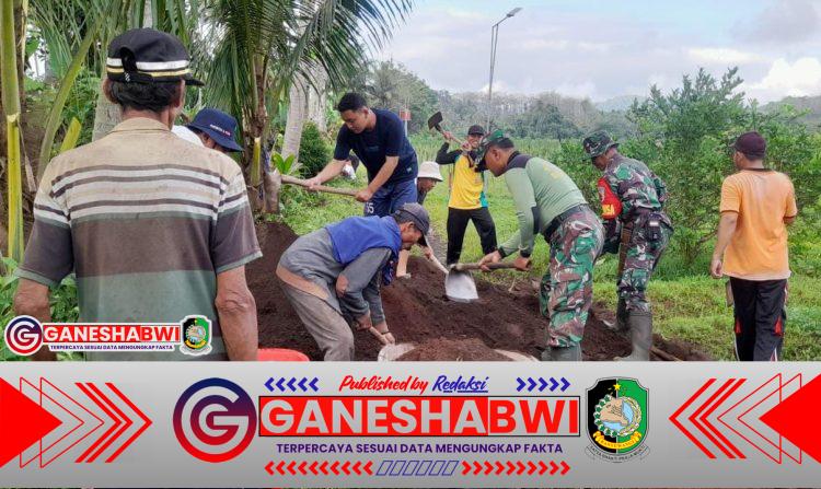 TNI dan Petani Bersama Perlebar Jalan Pertanian di Dusun Kaligesing TNI dan Petani Bersama Perlebar Jalan Pertanian di Dusun Kaligesing