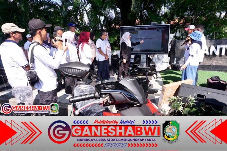 Upload Struk Belanja ke Smart Kampung, Warga Bajulmati Menang Motor dari Undian Sipundiwangi