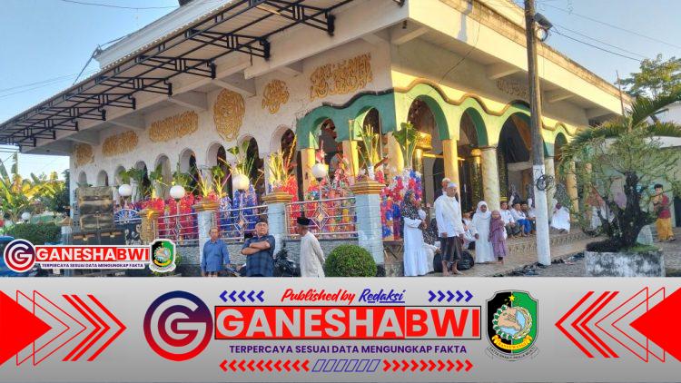 Masjid Al Hidayah Desa Kembiritan Gelar Peringatan Maulid Nabi: Menyatukan Umat dalam Sholawat dan Doa Masjid Al Hidayah Desa Kembiritan Gelar Peringatan Maulid Nabi: Menyatukan Umat dalam Sholawat dan Doa