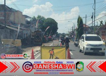 Kontraktor Pengaspalan Jalan Nasional Genteng–Banyuwangi Dikecam: Abaikan Keselamatan Pengguna Jalan