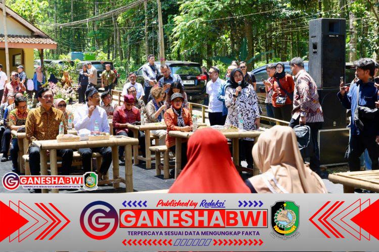 Bansos Digital Dimatangkan, Menteri dan 20 Lembaga Negara Turun Lapangan hingga Desa Tertinggal Banyuwangi Bansos Digital Dimatangkan, Menteri dan 20 Lembaga Negara Turun Lapangan hingga Desa Tertinggal Banyuwangi