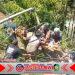 Babinsa Koramil Songgon Sigap Evakuasi Warga Jatuh dari Tebing Sungai Binau Babinsa Koramil Songgon Sigap Evakuasi Warga Jatuh dari Tebing Sungai Binau